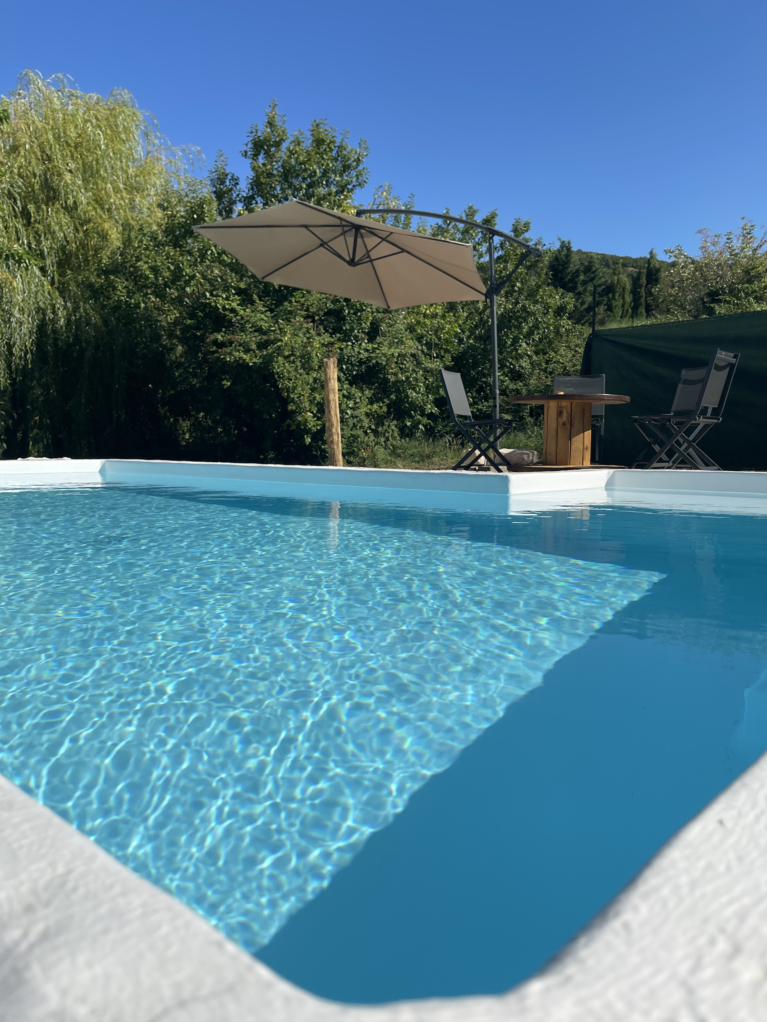 Maison de Drôme Provençale — Vue piscine